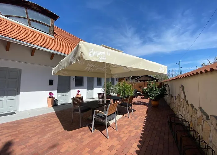 Szkita Panzio Bed & Breakfast 4*
